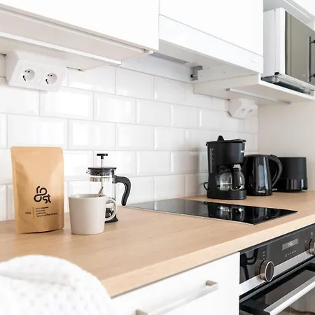 Апартаменты Brand New Stylish Studio - Free Parking!